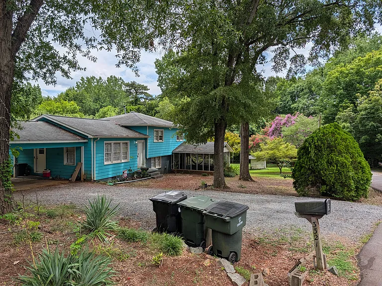 3321 Vista Pl NW — Photo 1