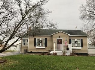 705 Crestwood Dr, Godfrey, IL 62035