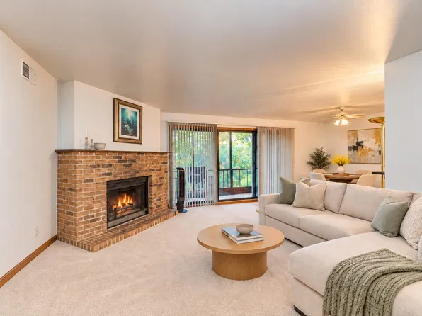 9165 North Rd APT F, Palos Hills, IL 60465