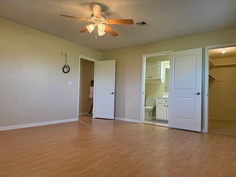 1895 E Maple Rd — Photo 12