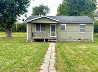 327 7th St, Colona, IL 61241