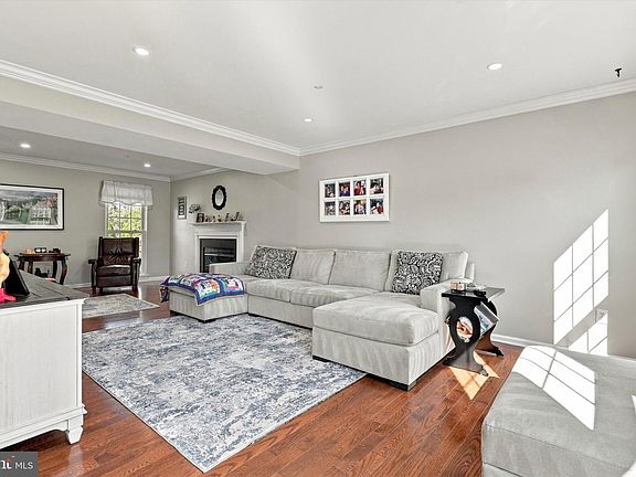 4th image of 158 Buttercup Blvd