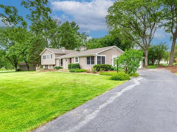 5th image of 325 Canterbury Ln