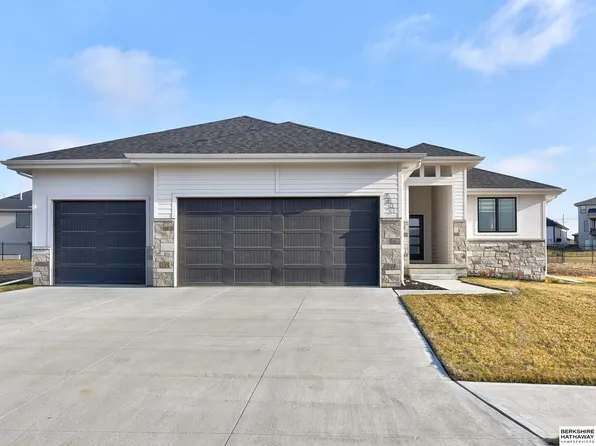 5831 N 169th St, Omaha, NE 68116