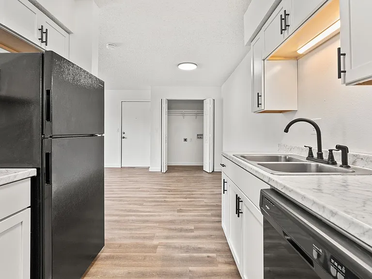 Southcreek Apartments — Photo 27