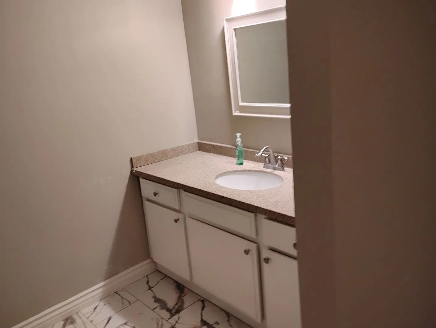 Spacious 5BR House in Lancaster — Photo 4
