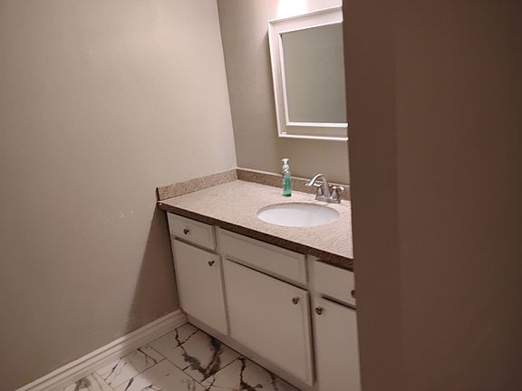 4th image of 44755 Jefferson Ct