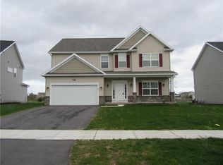 16 Glastonbury Cir, West Henrietta, NY 14586