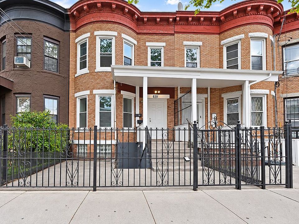 1st image of 620 Ashford St