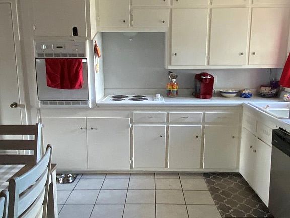 5th image of 2212 E 12th St