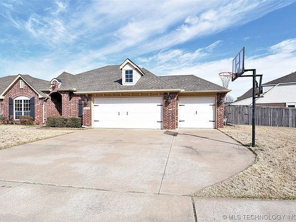 3rd image of 14203 E 101st St N