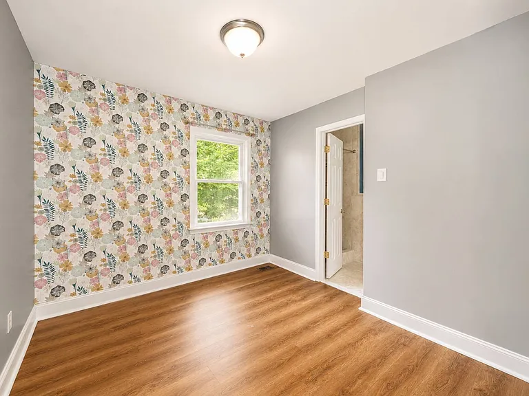 111 Deer Spring Rd — Photo 8