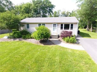 90 Bears Den Rd, Tiverton, RI 02878