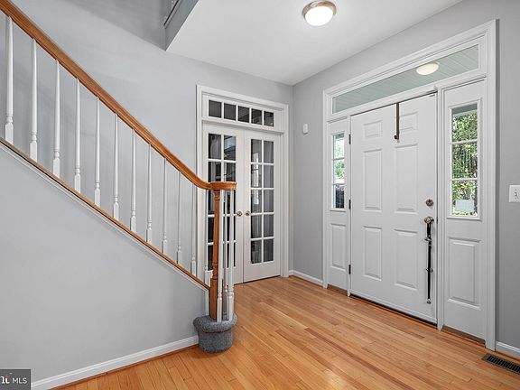 4th image of 11016 Naples Ct