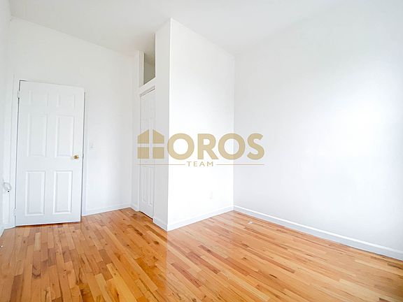 3rd image of 700 E 9th St APT 16