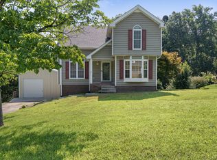 827 Burton Trl, Adams, TN 37010