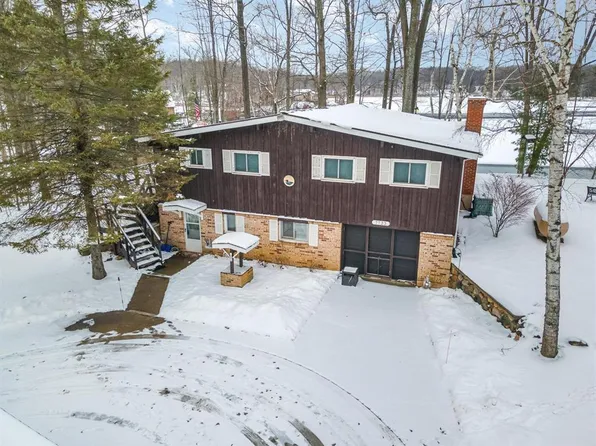 7733 Lakeview Dr, Harrison, MI 48625