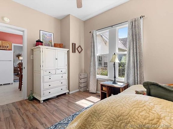 5th image of 807 S Dewey Ave