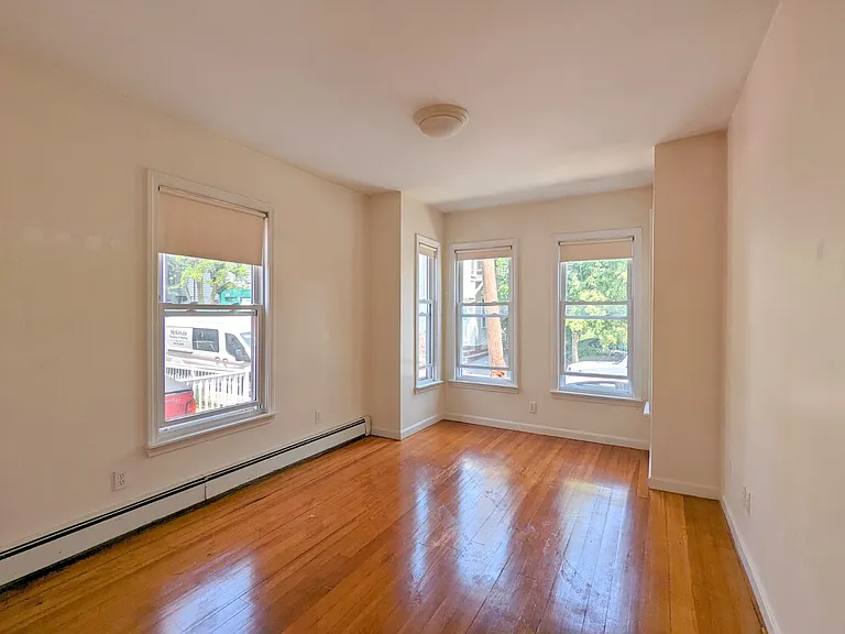 57 Locke St — Photo 5