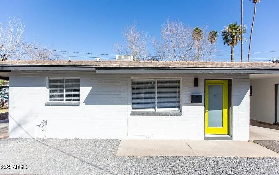 2 bed, 1.0 bath, 727 sqft, $1,695 — Photo 2