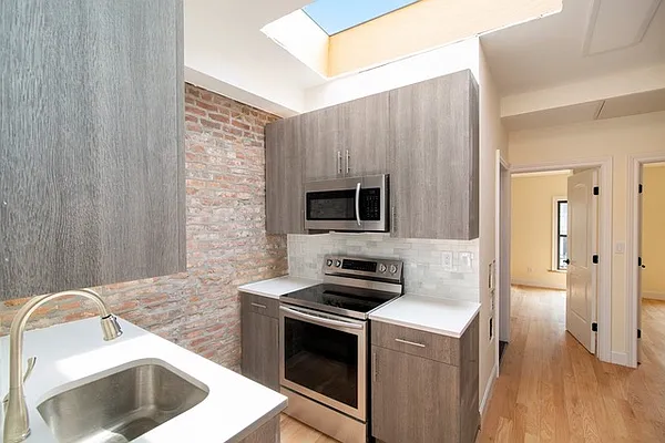 Rented by Weinstein Realty Group | media 14