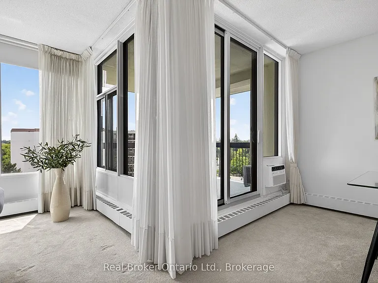 23 Woodlawn Rd E #811 — Photo 14