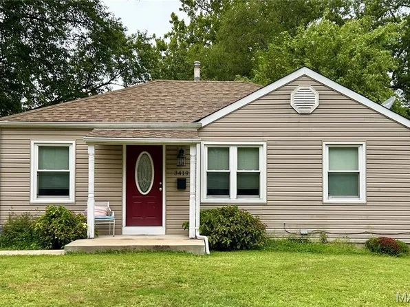 3419 Saint Martin Ln, Saint Ann, MO 63074