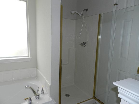 4th image of 2219 Lilac Cir