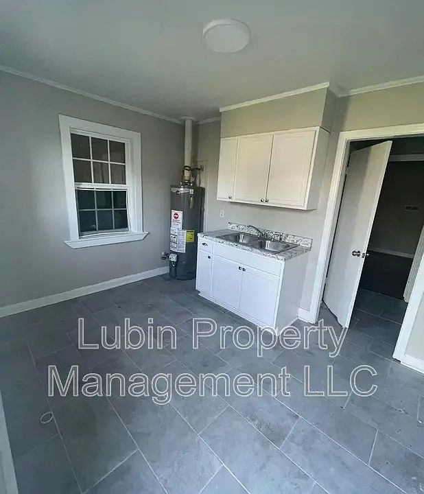 2nd image of 2884 Faxon Ave