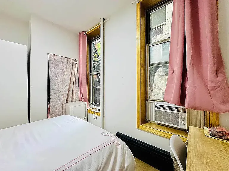 13 Saint Marks Pl #3R — Photo 5