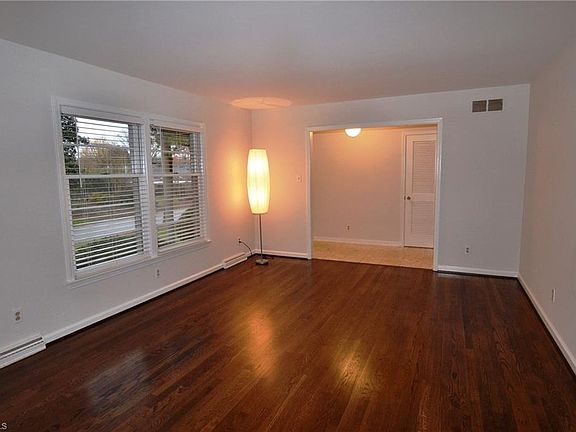 4th image of 3012 New Hanover Dr