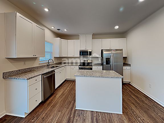 3rd image of 5029 Twin River Dr