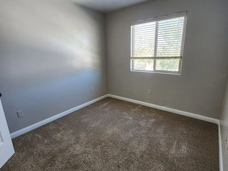370 W 1425 N #17 — Photo 38