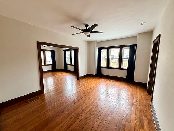 5th image of 909 Forest Ave