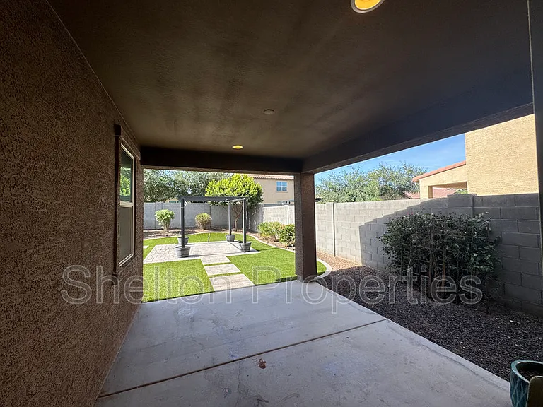 18787 W Yucatan Dr — Photo 23