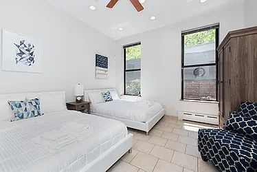 Rented by R New York