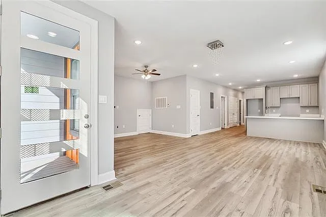 5461 Saint Claude Ave — Photo 4