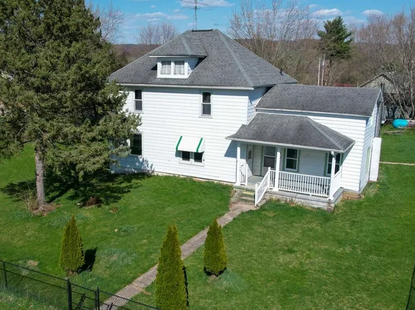 571 Mill St, La Valle, WI 53941