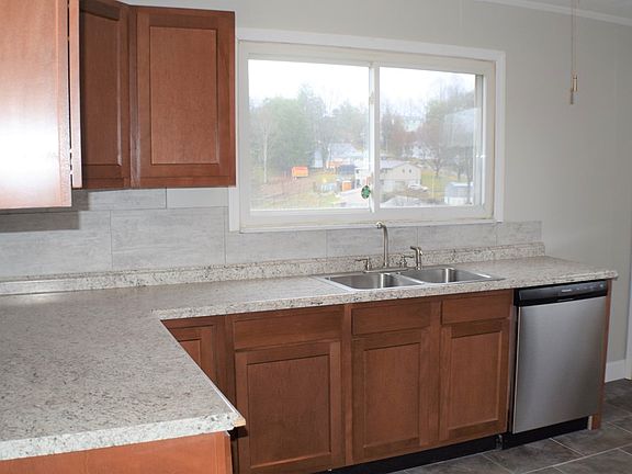 5th image of 109 Grant St