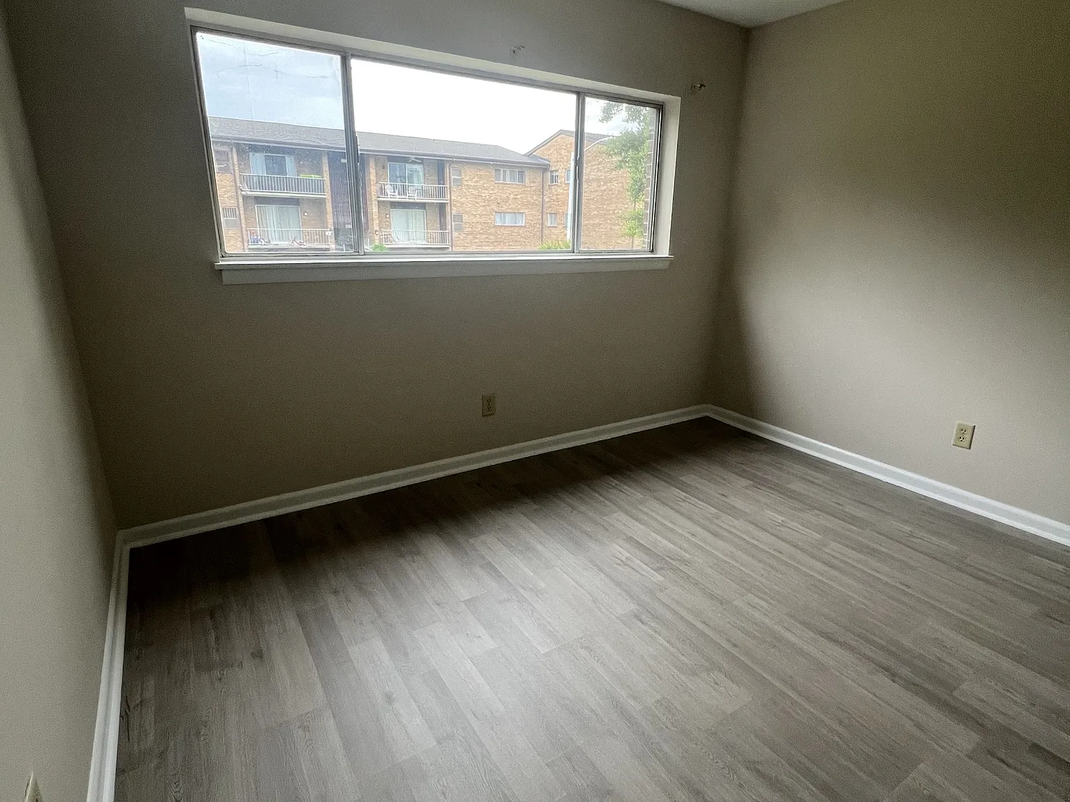 1024 Adams Ave N — Photo 3
