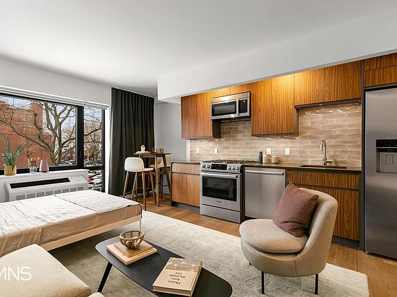 3rd image of 325 Lafayette Ave APT 3L