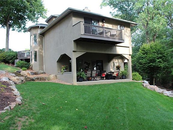 3rd image of 1 Lakeridge Dr
