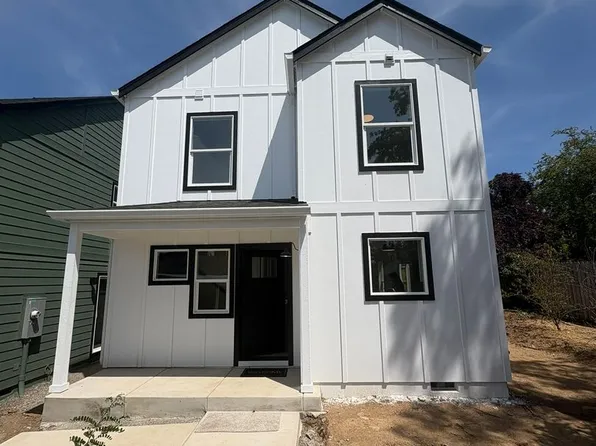 1180 Woodrow Ln, Medford, OR 97504