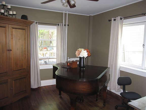 Possible 4th bedroom.