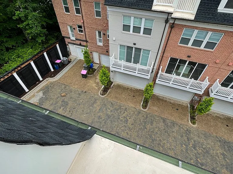 10324 Grosvenor Pl — Photo 19