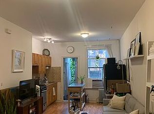 65 Diamond St APT 1R, Brooklyn, NY 11222