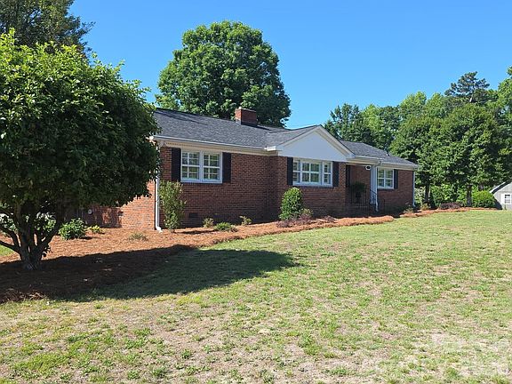 3rd image of 313 W Pigg St