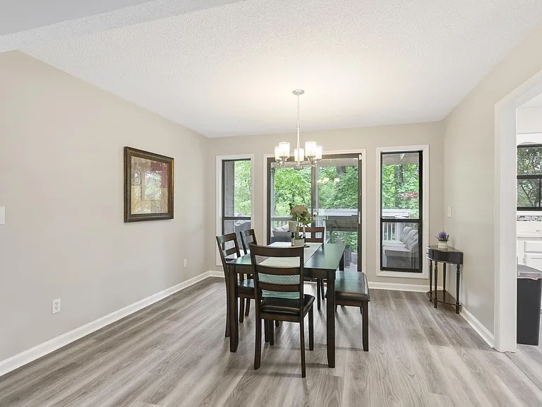 303 Paxton Cir — Photo 2
