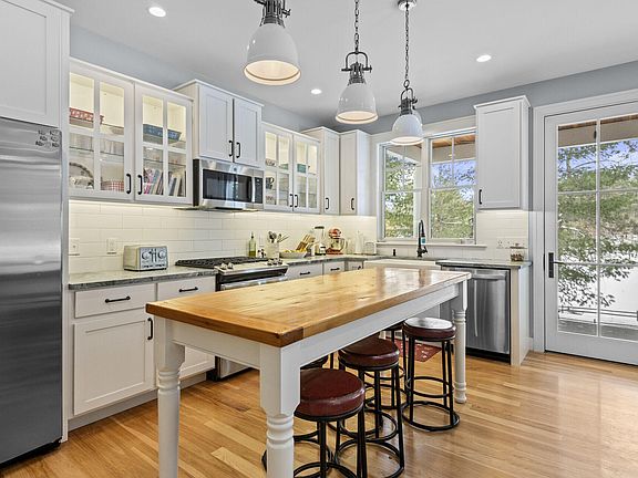 4th image of 2355 Barbeau Dr