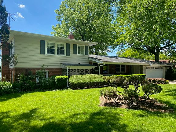 2nd image of 2812 S Briarwood Dr E